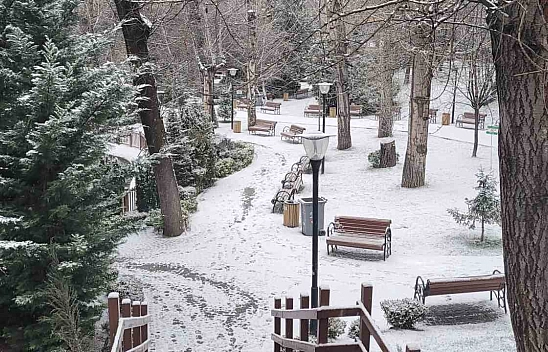 Ankaralılar yeni güne karla uyandı