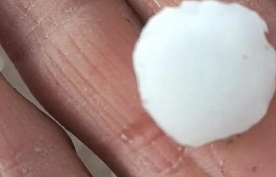 Malatya'da 15 dakika etkili oldu. Ceviz büyüklüğünde yağdı