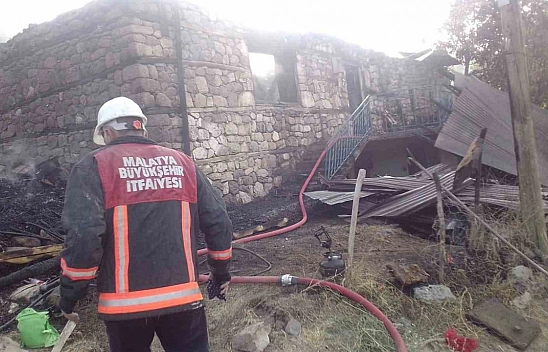 Malatya'da Yangın: Ev Küle Döndü!