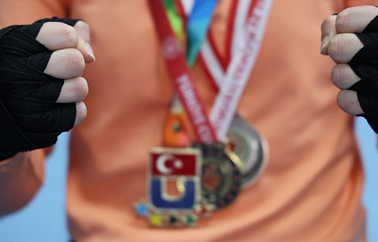 Babasının desteğiyle zirveye koşuyor