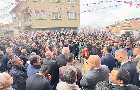 Bakanı market açılışına göndermişler