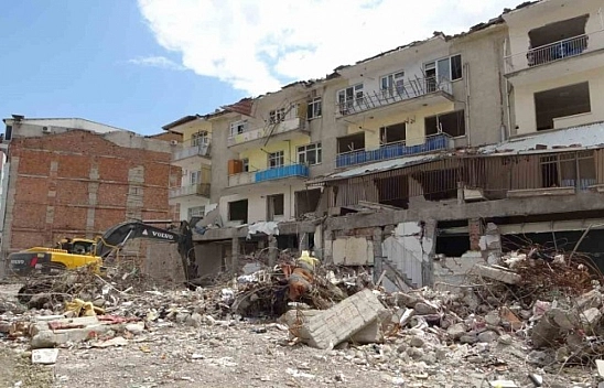 26 Kişinin Hayatını Kaybettiği Apartman Davasında Karar Çıktı! Malatya'da Mimar ve İnşaat Mühendisi Tutuklandı...