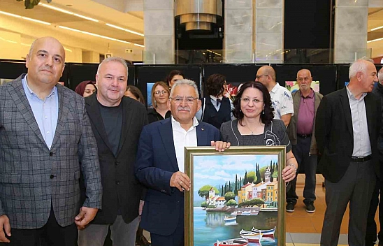 Başkan Büyükkılıç, 'Sağlık hayattır, sanat hayattır' sergisini gezdi