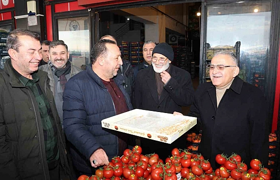 Büyükkılıç, Hal esnafıyla bir araya geldi