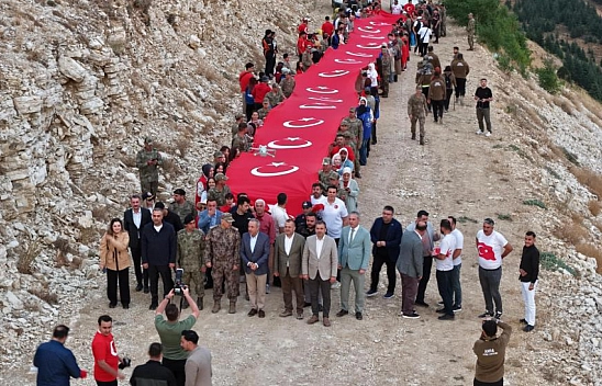 Bayrağa Saygı Yürüyüşü gerçekleştirildi