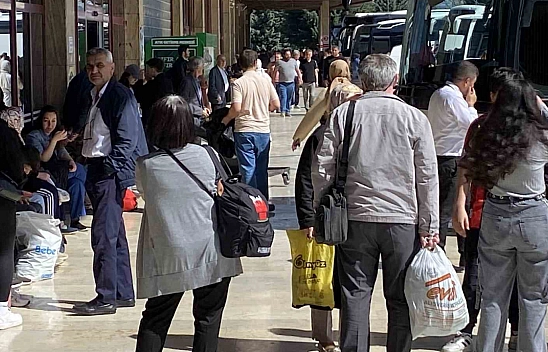 Otogara akın ettiler