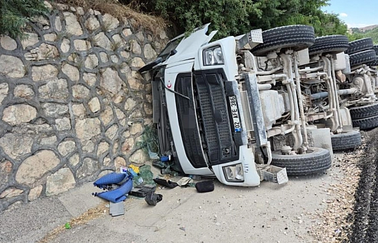 Beton mikseri devrildi: 1 ağır yaralı