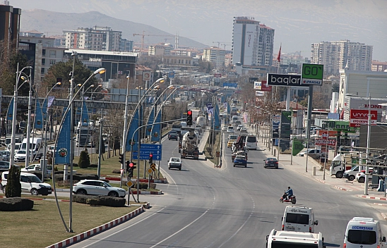 Binlerce Araç Yollarda: Malatya'nın Trafiği Yüzde 8 Arttı!