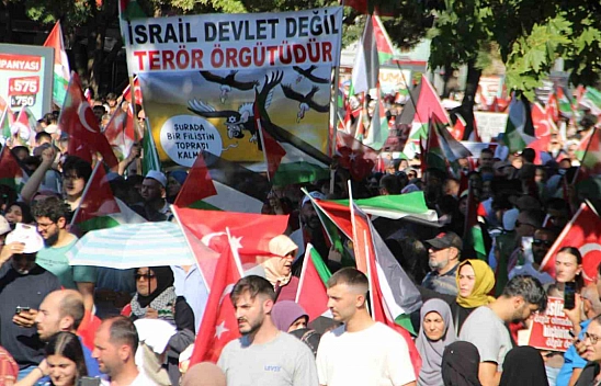 Binlerce kişi Filistin için yürüdü