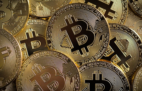 Bitcoin'in Tahtı Sallandı 24 Saatte 1 Trilyon 840 Milyar Dolarlık Kayıp!