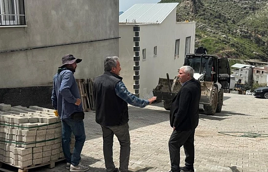 Bozulan yollar yeniden yapılıyor
