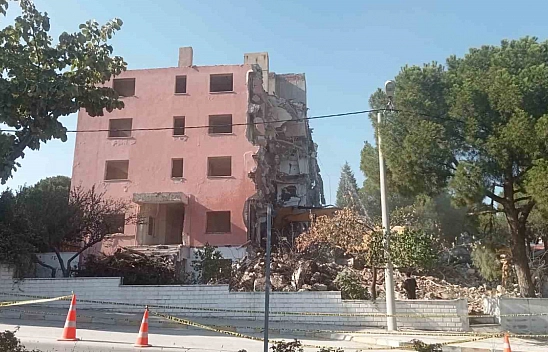 Buldan İlçe Emniyet Müdürlüğü Binası Yıkılıyor:  Yerine Yeni Bina Yapılacak!