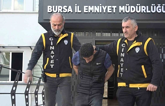 Bursa'da ailesini katletti.