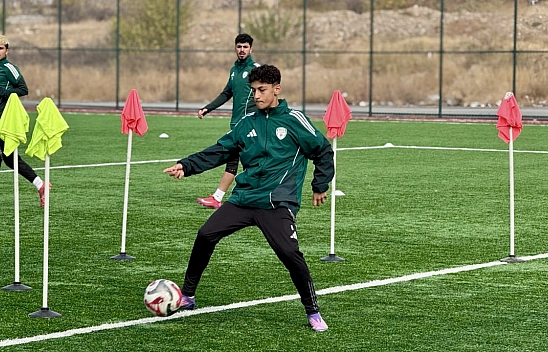 Büyük futbol kulüplerinin gözü Malatya'da: 14 yaşındaki futbolcu beğeni topluyor