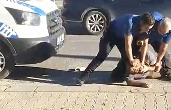 Çarşı pazar karıştı: Malatya'da zabıta aracına saldırı!