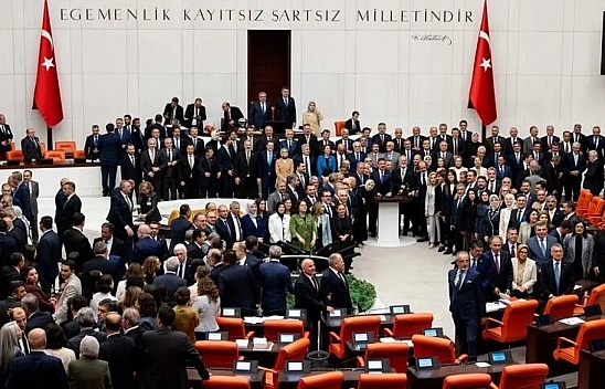 'Çerçeve Kanunu' 467 oyla mecliste kabul edildi: Terörsüz Türkiye süreci  başladı