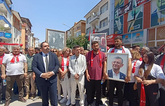 CHP Malatya'da poster eylemi: Dün başköşedeydi, bugün hain diyerek resmini astılar…