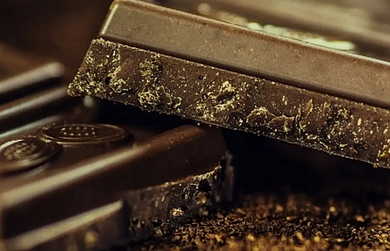 Çikolata diye plastik yedirmişler! O marka toplatılıyor...