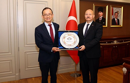 Çin Büyükelçisi Jiang Xuebin, Vali Küçük'ü ziyaret etti