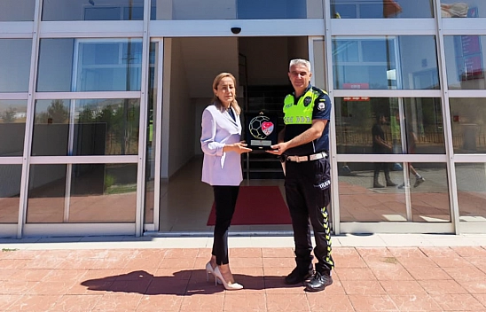 Çocuğa çorabını veren polise TFF'den Fair Play ödülü