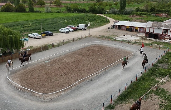 Malatya'da atlı terapiye ilgi artıyor