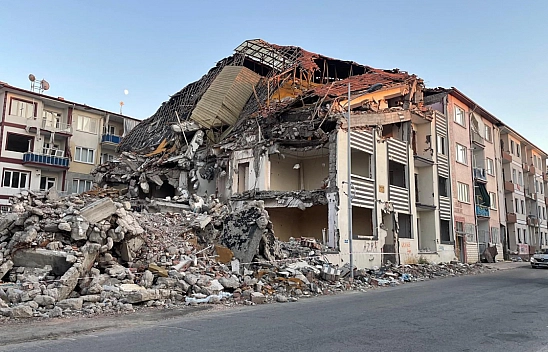 Deprem Uzmanından Malatya'ya Çarpıcı Öneri: ABD'deki Gibi Yasaklansın!