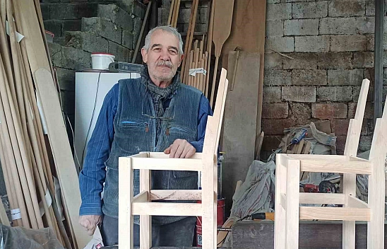 Depremde iş yeri yıkıldı, kendi imkanlarıyla ayakta kaldı