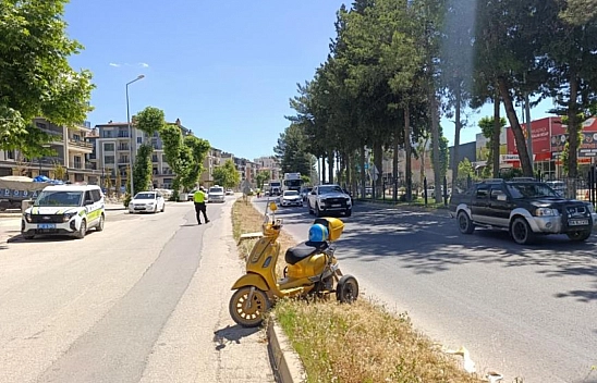 Devrilen elektrikli motosikletin sürücüsü yaralandı