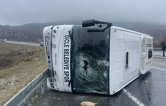 1'i ağır 10 futbolcu yaralandı