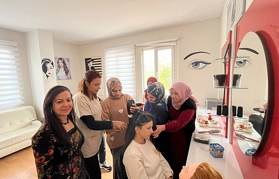 Doğanyol Halk Eğitim Merkezi'nde kuaför kursu açıldı
