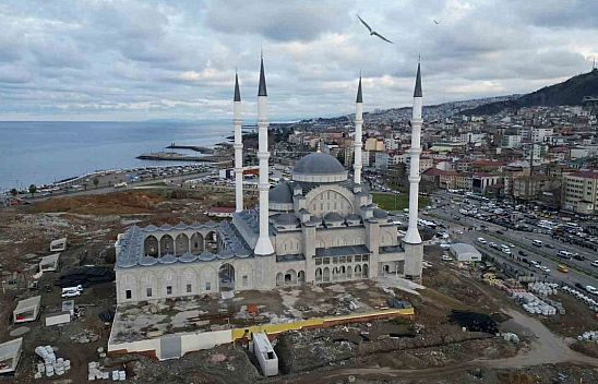 Doğu Karadeniz'in en büyük cami inşaatı sürüyor