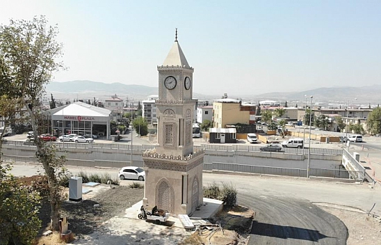 Dulkadiroğlu'nun simgesi saat kulesi çalışmıyor