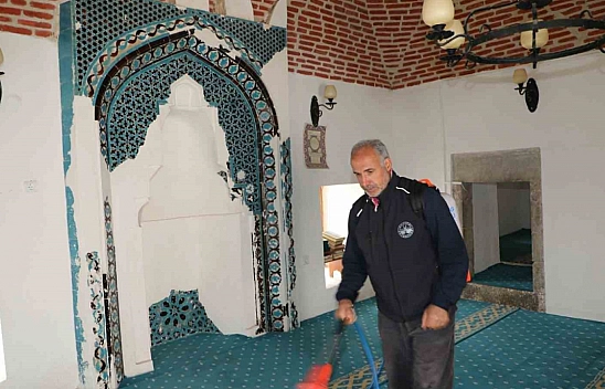 Elazığ'da camiler ve türbeler gül suyu ile yıkanıyor