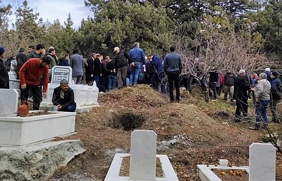 Elektrik direğinden düşen işçi hayatını kaybetti