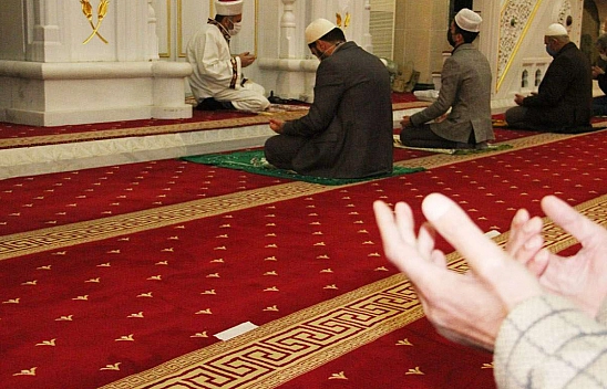 Emekliye ek zam, camiden çıkmış