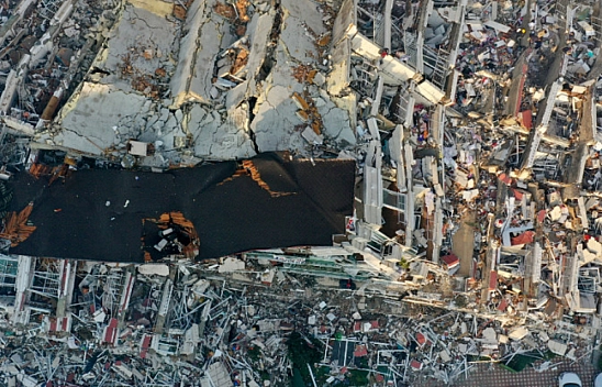 Enkaz altından çıkarılan kasalar açıldı! Bakın içinden neler çıktı!