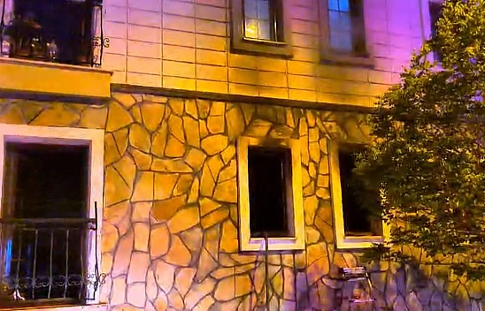 Eşi boşanmak isteyince evi ateşe verdi!