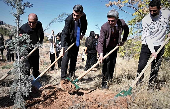 Geleceğe Bir Nefes: Malatya'da 101 Fidan Cumhuriyet İçin Dikildi