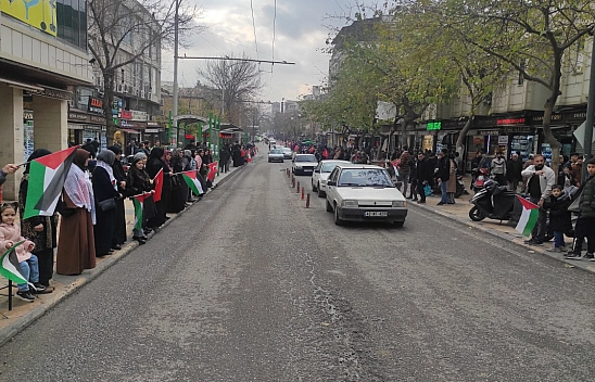 Gazze için insan zinciri oluşturuldu
