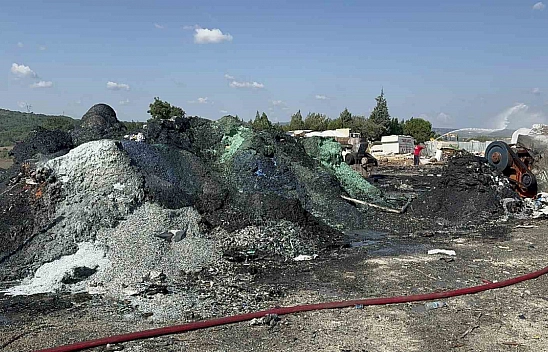 Geri dönüşüm deposunda yangın