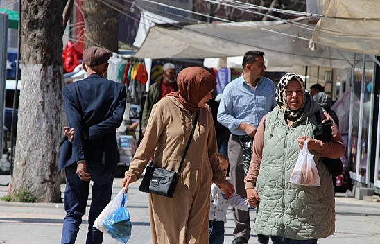 Gezen çok alan yok: Esnaf ürünlerin elinde kalmasından korkuyor