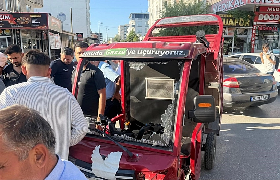 Hafif ticari araç ile elektrikli motosiklet çarpıştı: 1 yaralı