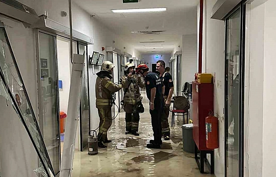 Yeni Doğan Yoğun Bakım Ünitesinin Tavanı Çöktü