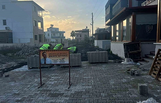 Deprem şehrinde yol çalışmaları sürüyor