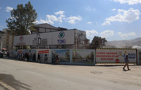 Hızlıca Boşaltılan Kışla Caddesi'nde İki Ayda Bir Karış İlerleme Yaşanmadı! Malatya'da Yıkım Kaplumbağa Hızıyla...!