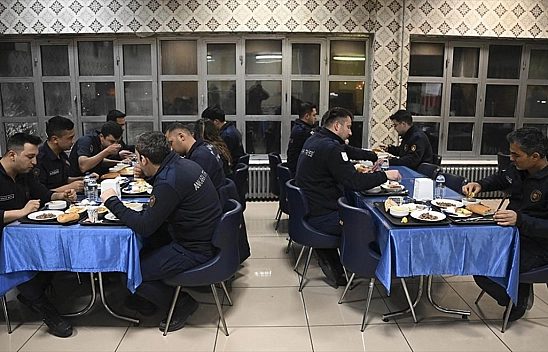 İitfaiyeciler ilk sahuru mesaide yaptı