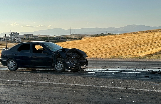 İki otomobilin çarpıştığı kazada 4 kişi yaralandı