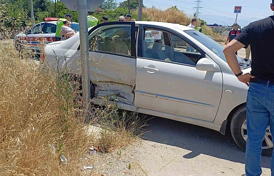 İki otomobilin karıştığı kazada 4 kişi yaralandı