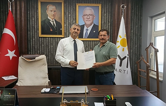 İYİ Parti Darende İlçe Başkanı Çakır mazbatasını aldı