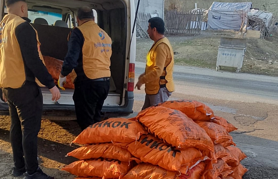 İyilik Derneği, Malatya'daki Ailelere Kömür, Odun ve Soba Yardımı Yapıyor